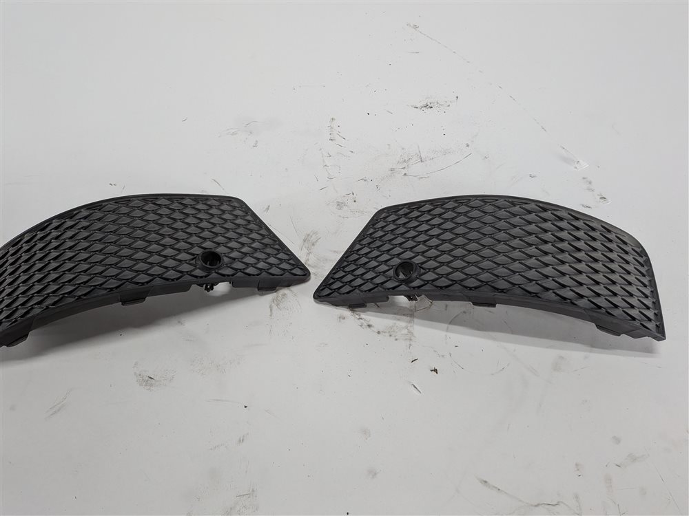 Thumbnail 2: 2015 MERCEDES GL550 X166 REAR BUMPER GRILLE LEFT/RIGHT SET/2 w/PDC HOLES (Black)