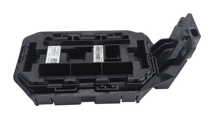2014 BMW X5 (F15) 4.4L FRONT POWER DISTRIBUTION FUSE BOX RELAY JUNCTION CARRIER