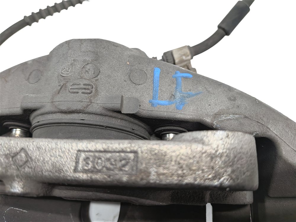 Thumbnail 8: 11-16 BMW 535i 640i ACTIVEHYBRID 5 (F06 F10 F12 F13) FRONT BRAKE CALIPER SET-2