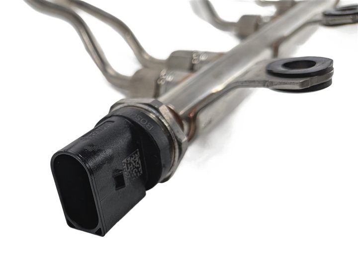 Thumbnail 8: 12-15 BMW ACTIVEHYBRID 5 F10 3.0L N55 TURBO ENGINE FUEL INJECTION RAIL w/SENSOR