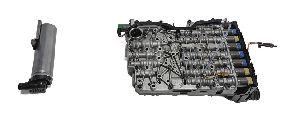 Thumbnail 2: 17-21 BMW 230i 330i 430i F22 F30 F32 8HP-50 TRANSMISSION VALVE BODY MECHATRONICS