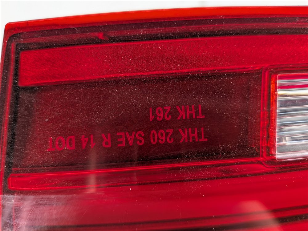 Thumbnail 10: 16-18 BMW 3-SERIES (F30) SEDAN REAR RIGHT INNER LED TAILLIGHT BRAKE LIGHT LAMP