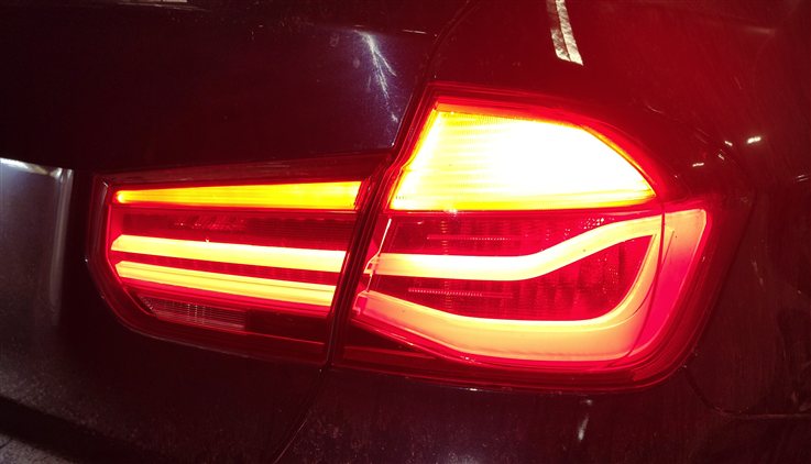 Thumbnail 2: 16-18 BMW 3-SERIES (F30) SEDAN REAR RIGHT INNER LED TAILLIGHT BRAKE LIGHT LAMP