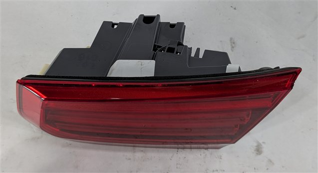 Thumbnail 3: 16-18 BMW 3-SERIES (F30) SEDAN REAR RIGHT INNER LED TAILLIGHT BRAKE LIGHT LAMP