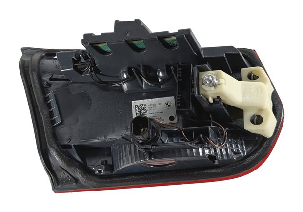 Thumbnail 8: 16-18 BMW 3-SERIES (F30) SEDAN REAR RIGHT INNER LED TAILLIGHT BRAKE LIGHT LAMP