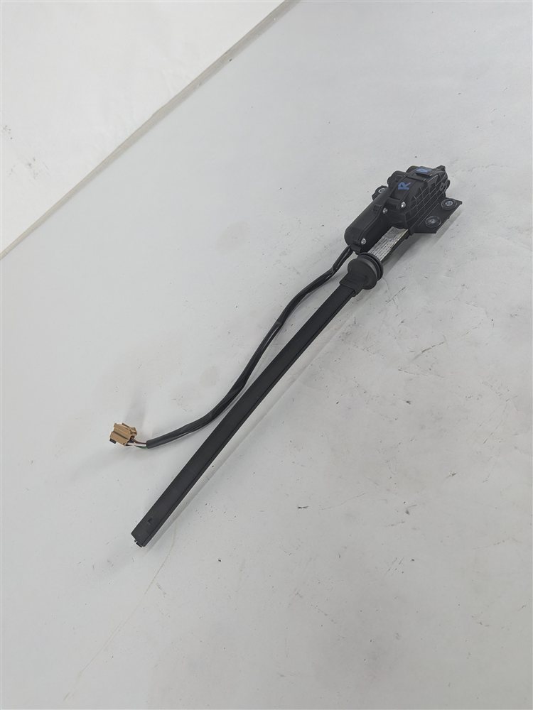 Thumbnail 2: 2016 PORSCHE CAYENNE (958) REAR RIGHT DOOR WINDOW POWER SUN SHADE MOTOR