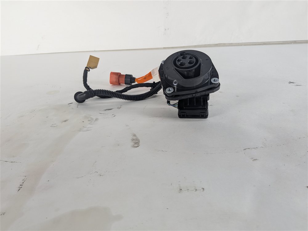 Thumbnail 2: 2016 PORSCHE CAYENNE 958 HYBRID HIGH VOLTAGE EV CHARGING SOCKET INLET PORT