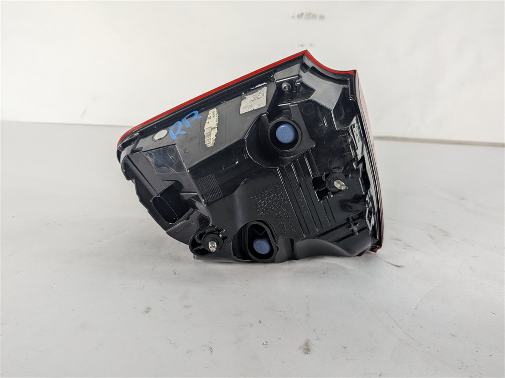 Thumbnail 7: 2015-2018 PORSCHE CAYENNE (958) REAR RIGHT PASSENGER INNER TAILLIGHT LIGHT LAMP