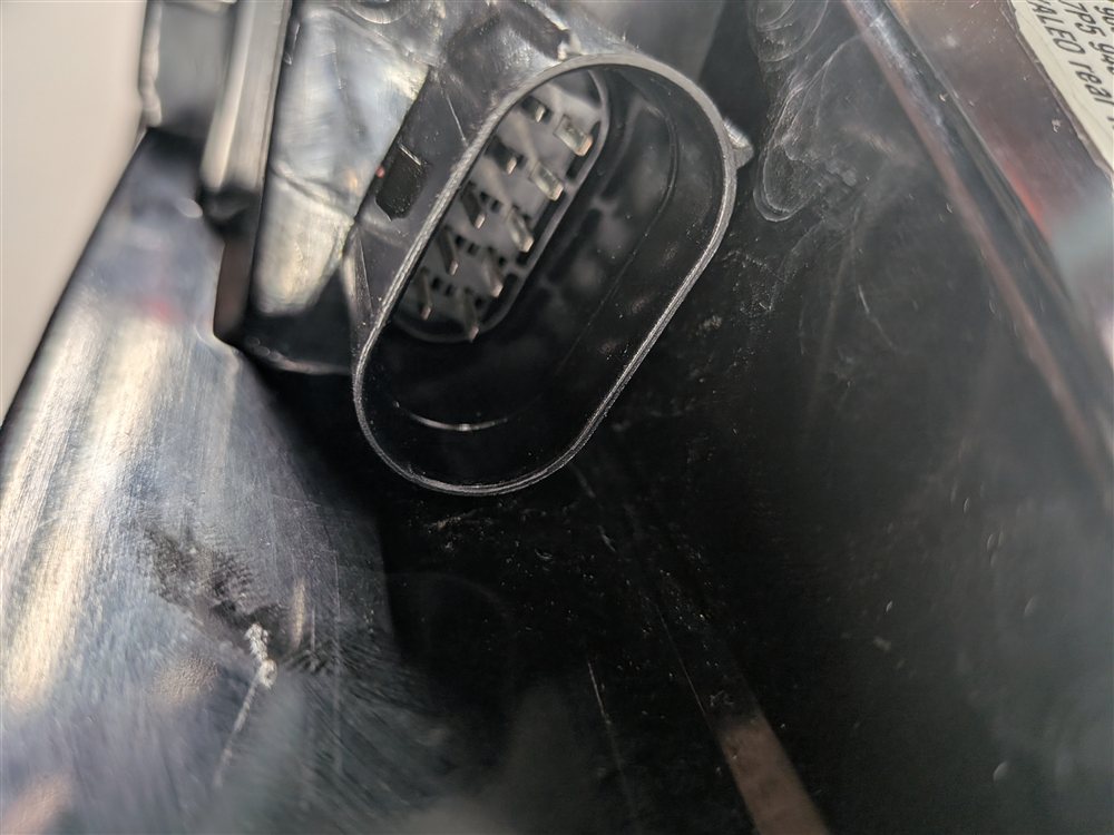 Thumbnail 9: 15-18 PORSCHE CAYENNE (958) REAR LEFT DRIVER OUTER TAILLIGHT BRAKE LIGHT LAMP
