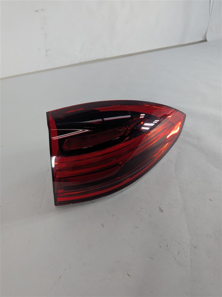 15-18 PORSCHE CAYENNE (958) REAR RIGHT PASSENGER TAILLIGHT BRAKE LIGHT LAMP