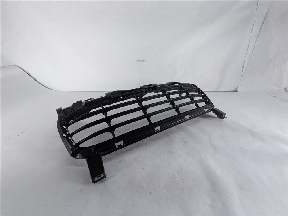 15-18 PORSCHE CAYENNE (958) FRONT LOWER BUMPER CENTER AIR VENT DUCT GRILLE TRIM