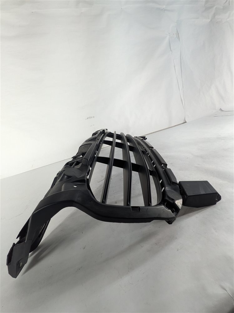 Thumbnail 4: 15-18 PORSCHE CAYENNE (958) FRONT LOWER BUMPER CENTER AIR VENT DUCT GRILLE TRIM