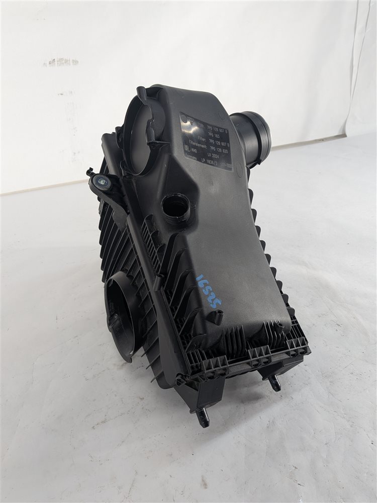 2011-2018 PORSCHE CAYENNE (958) 3.0L GAS HYBRID AIR INTAKE FILTER BOX CLEANER