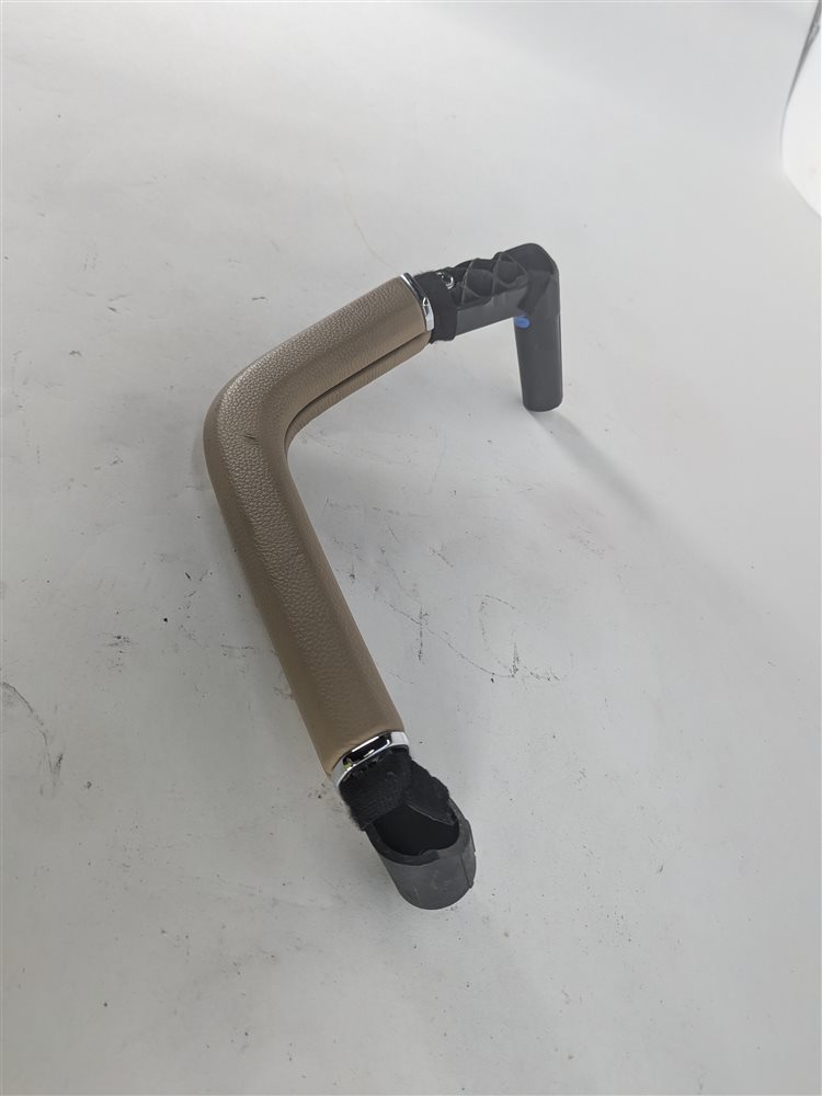 Thumbnail 4: 2016 PORSCHE CAYENNE (958) REAR RIGHT DOOR PULL GRAB HANDLE (LUXOR BEIGE)