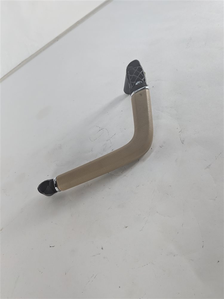 2016 PORSCHE CAYENNE (958) FRONT LEFT DOOR PULL GRAB HANDLE (LUXOR BEIGE)