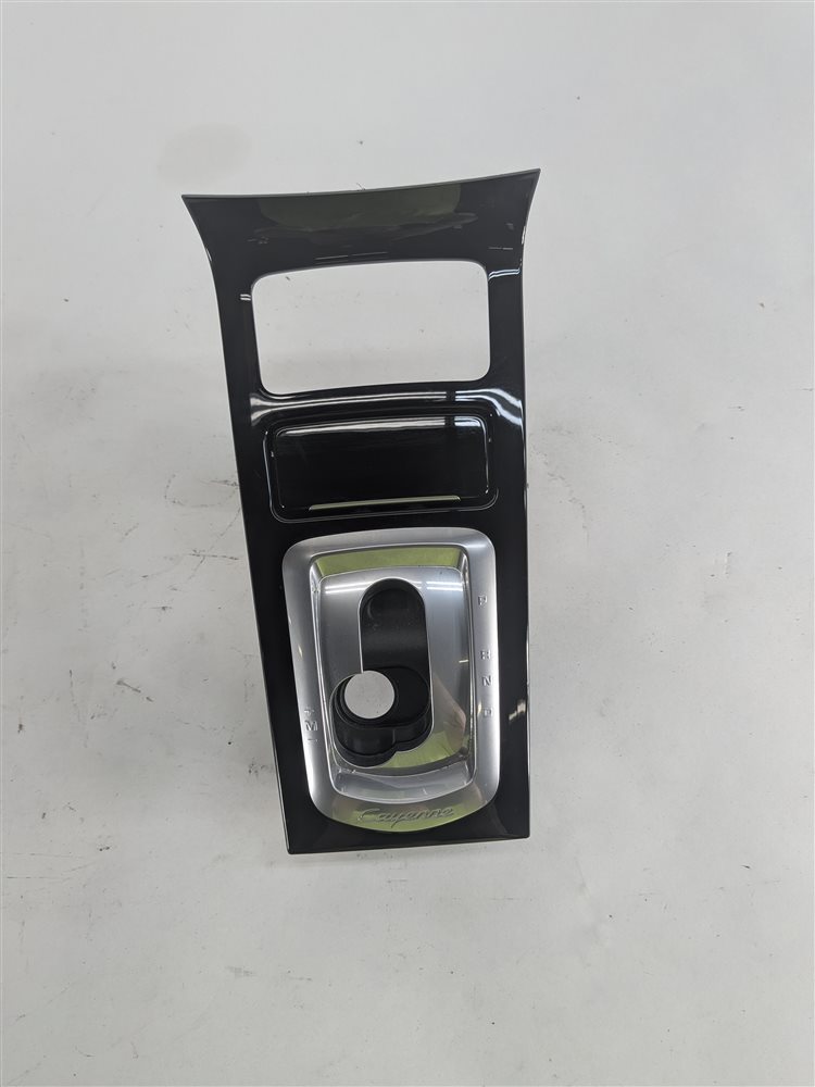 Thumbnail 3: 2016 PORSCHE CAYENNE (958) CENTER CONSOLE SHIFTER TRIM BEZEL (Piano Black)