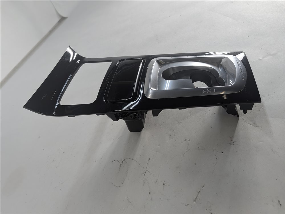 Thumbnail 5: 2016 PORSCHE CAYENNE (958) CENTER CONSOLE SHIFTER TRIM BEZEL (Piano Black)