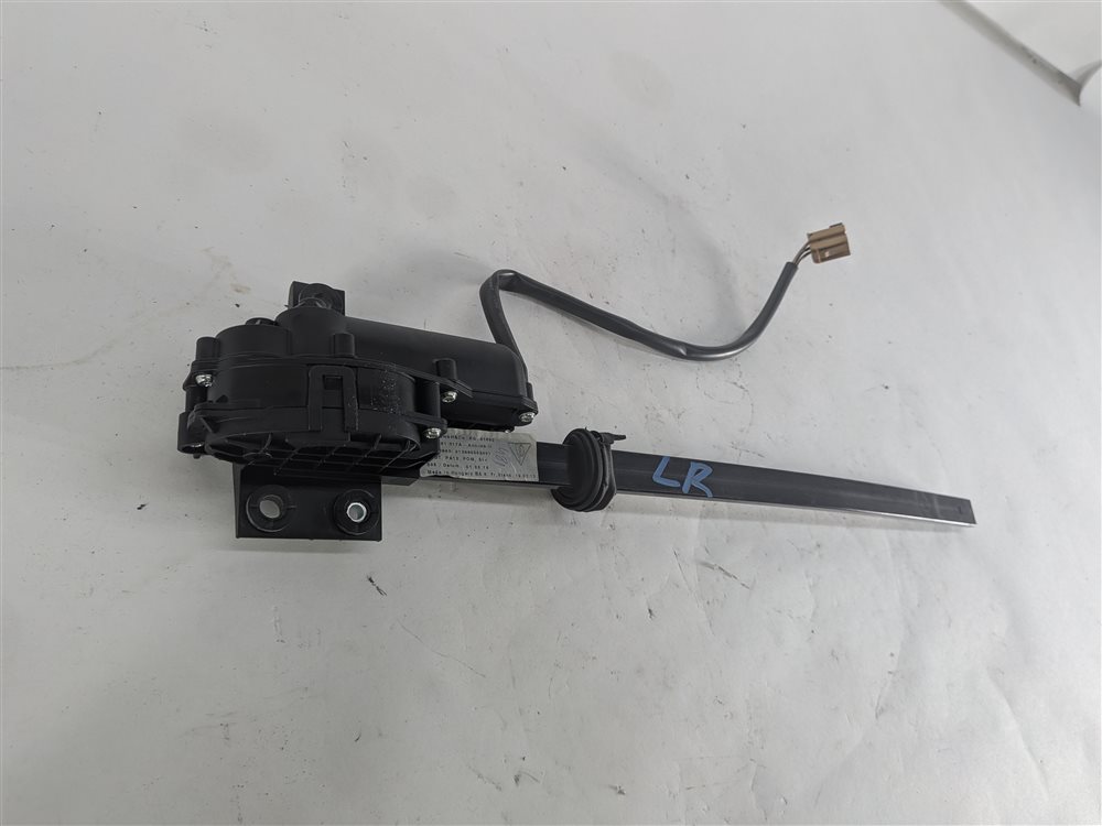 Thumbnail 4: 2016 PORSCHE CAYENNE (958) REAR LEFT SIDE DOOR WINDOW POWER SUN SHADE MOTOR