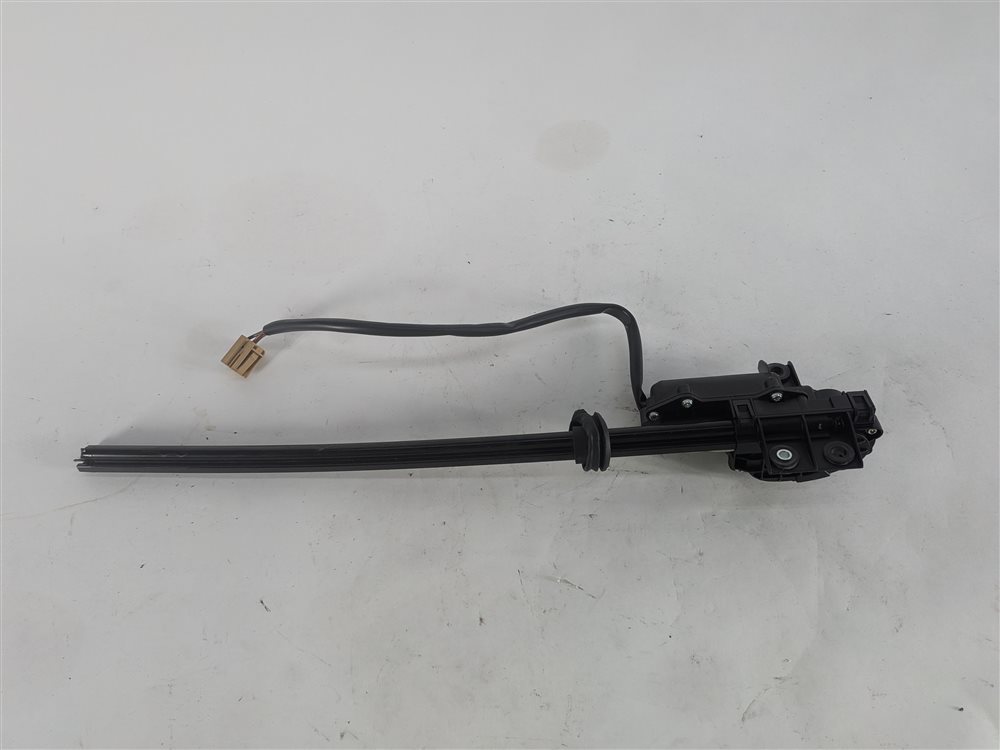 Thumbnail 6: 2016 PORSCHE CAYENNE (958) REAR LEFT SIDE DOOR WINDOW POWER SUN SHADE MOTOR