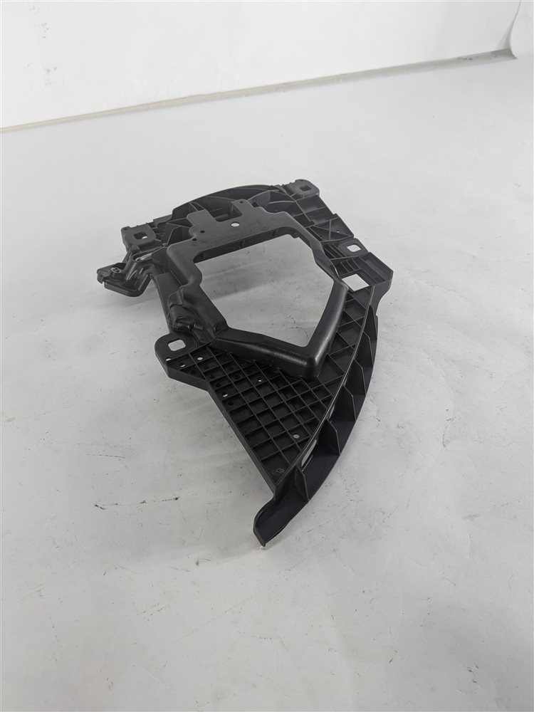 2016 PORSCHE CAYENNE (958) FRONT RIGHT HEADLIGHT HEADLAMP MOUNTING BRACKET