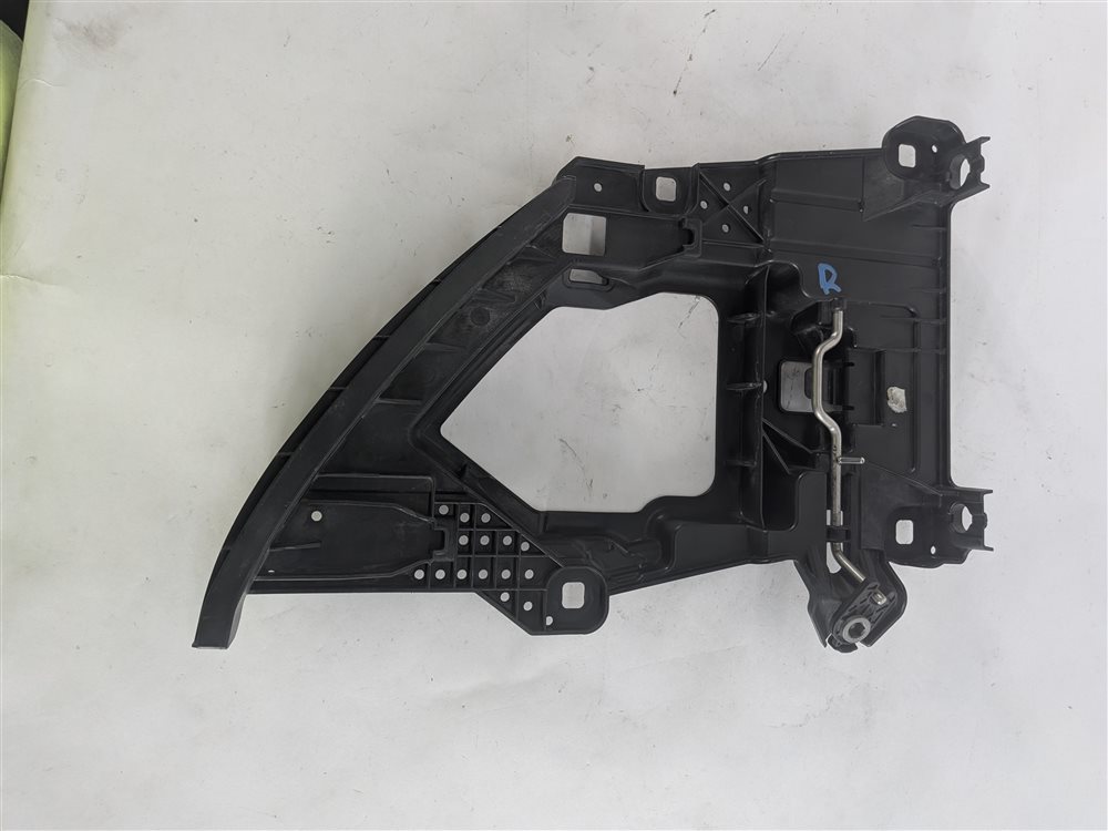 Thumbnail 7: 2016 PORSCHE CAYENNE (958) FRONT RIGHT HEADLIGHT HEADLAMP MOUNTING BRACKET
