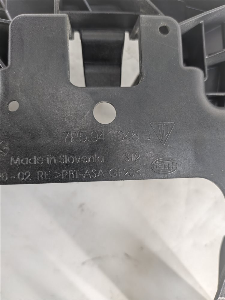 Thumbnail 8: 2016 PORSCHE CAYENNE (958) FRONT RIGHT HEADLIGHT HEADLAMP MOUNTING BRACKET