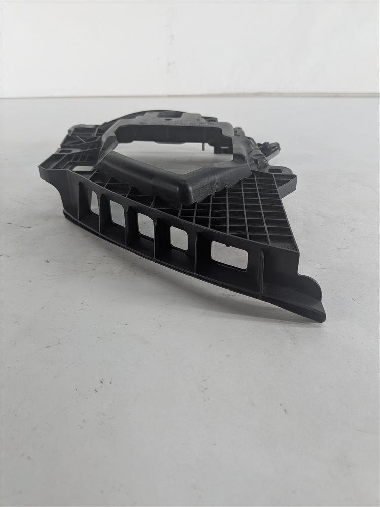 Thumbnail 2: 2016 PORSCHE CAYENNE (958) FRONT LEFT HEADLIGHT HEADLAMP MOUNTING BRACKET