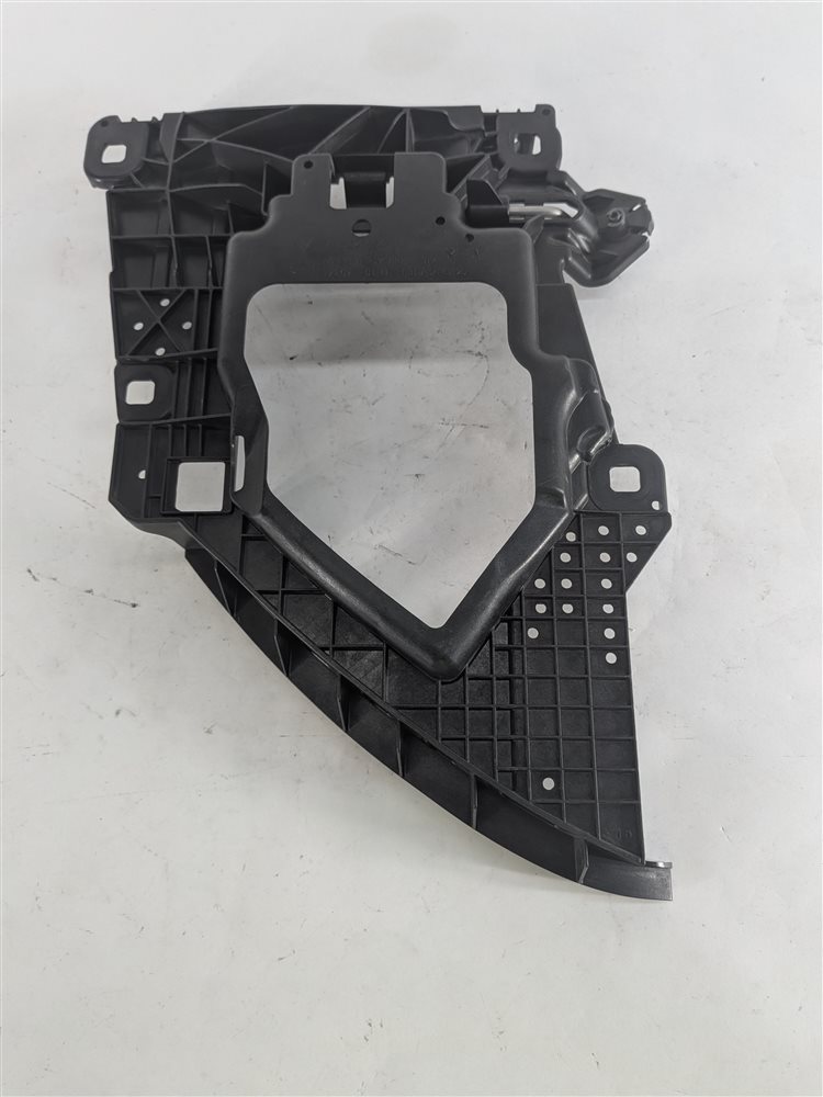Thumbnail 3: 2016 PORSCHE CAYENNE (958) FRONT LEFT HEADLIGHT HEADLAMP MOUNTING BRACKET