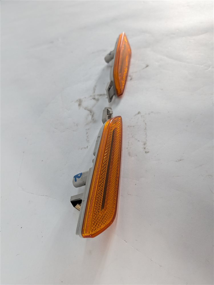 Thumbnail 5: 2016 PORSCHE CAYENNE (958) FRONT LEFT/RIGHT SIDE FENDER MARKER LIGHT LAMP SET/2