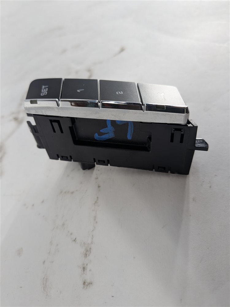 Thumbnail 5: 2016 PORSCHE CAYENNE (958) FRONT LEFT DRIVER MEMORY SEAT ADJUST SWITCH BUTTON