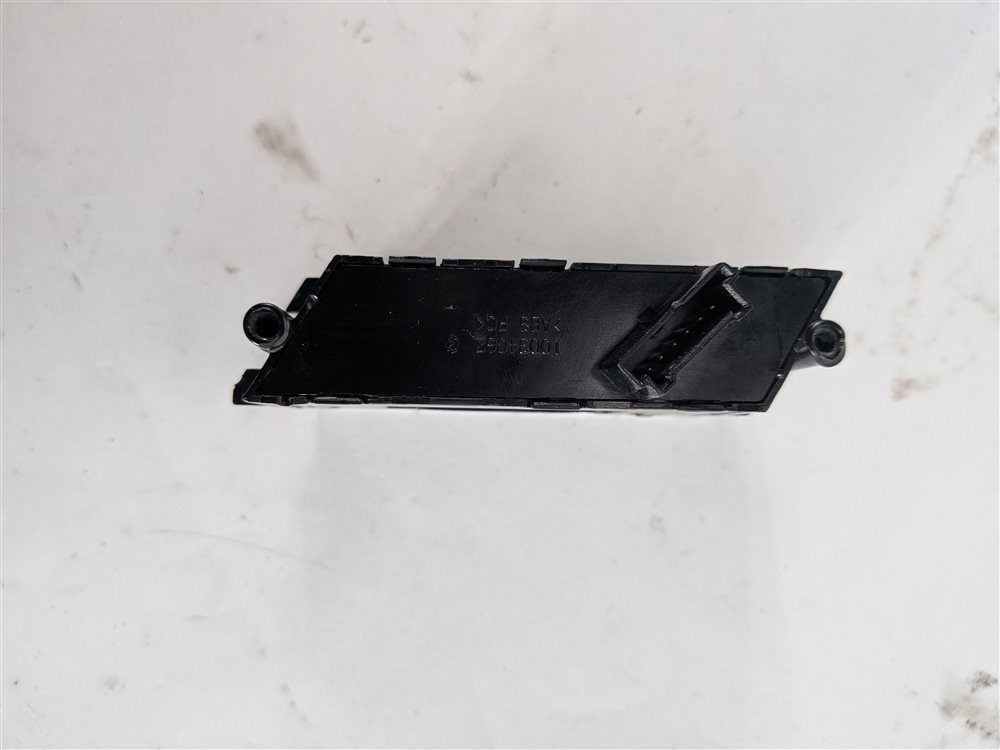 Thumbnail 7: 2016 PORSCHE CAYENNE (958) FRONT LEFT DRIVER MEMORY SEAT ADJUST SWITCH BUTTON