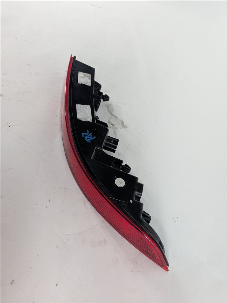 Thumbnail 4: 15-18 PORSCHE CAYENNE (958) REAR RIGHT PASSENGER LOWER BUMPER TAILLIGHT LAMP