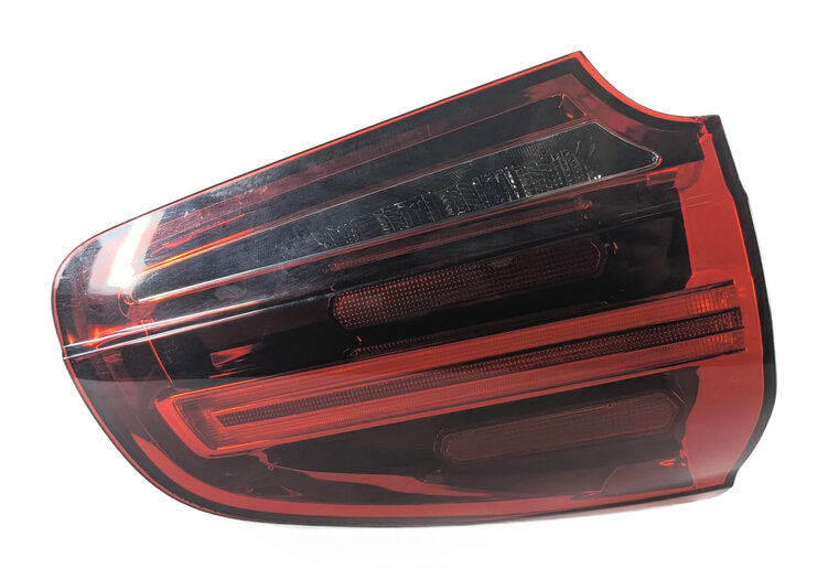 Thumbnail 2: 2015-2018 PORSCHE CAYENNE (958) REAR LEFT DRIVER INNER TAILLIGHT LIGHT LAMP