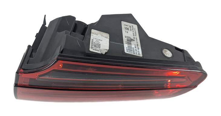 Thumbnail 6: 2015-2018 PORSCHE CAYENNE (958) REAR RIGHT PASSENGER INNER TAILLIGHT LIGHT LAMP