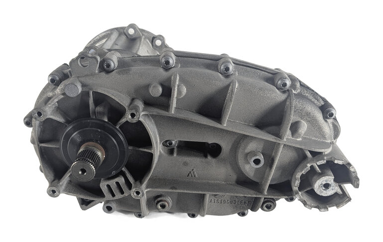 Thumbnail 2: 2011-2018 PORSCHE CAYENNE (958) 3.0L ENGINE FRONT TRANSFER CASE ASSEMBLY