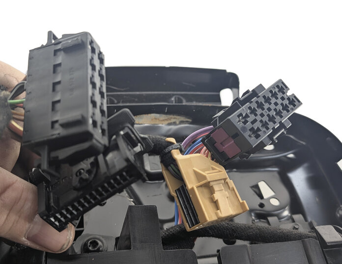 Thumbnail 6: 15-18 PORSCHE CAYENNE (958) FRONT RIGHT PASSENGER 14-WAY SEAT TRACK w/ MOTORS