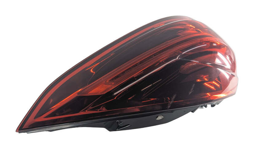 15-18 PORSCHE CAYENNE (958) REAR RIGHT PASSENGER TAILLIGHT BRAKE LIGHT LAMP