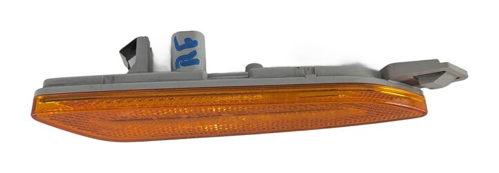 Thumbnail 3: 2016 PORSCHE CAYENNE (958) FRONT RIGHT PASSENGER FENDER AMBER SIDE MARKER LIGHT