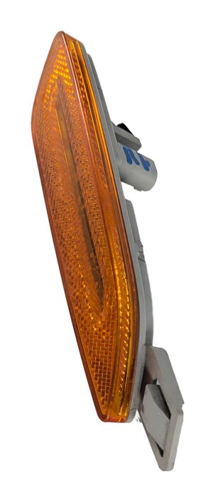 Thumbnail 4: 2016 PORSCHE CAYENNE (958) FRONT RIGHT PASSENGER FENDER AMBER SIDE MARKER LIGHT