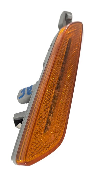 Thumbnail 5: 2016 PORSCHE CAYENNE (958) FRONT RIGHT PASSENGER FENDER AMBER SIDE MARKER LIGHT