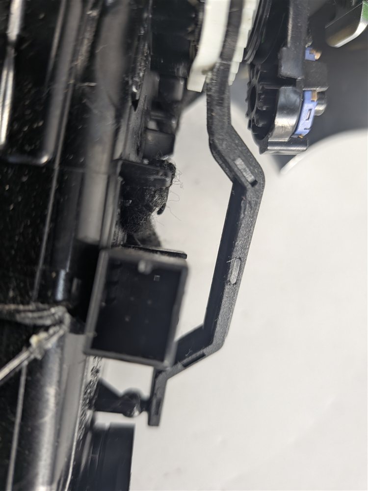 Thumbnail 9: 2016 PORSCHE CAYENNE (958) FRONT CENTER RIGHT DASH HEAT AIR AC VENT (Silver)