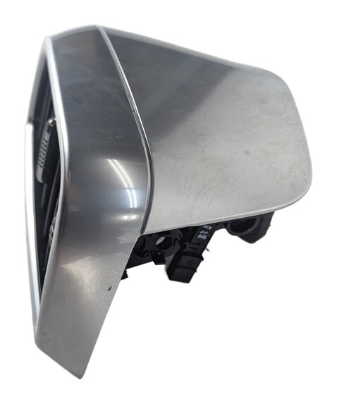 Thumbnail 4: 2016 PORSCHE CAYENNE (958) REAR RIGHT CENTER CONSOLE HEAT AIR AC VENT (Silver)