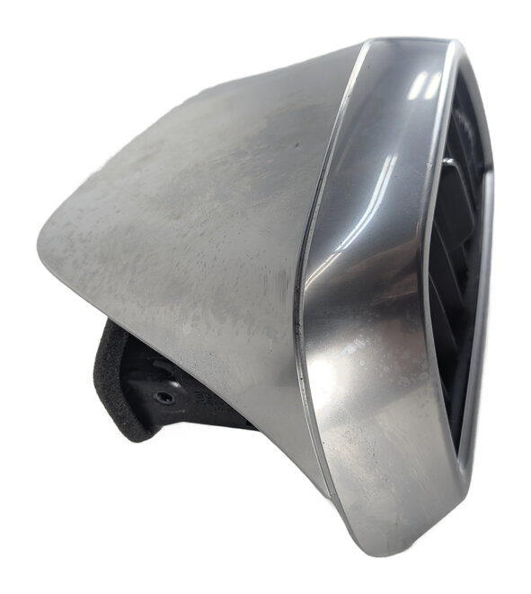 Thumbnail 5: 2016 PORSCHE CAYENNE (958) REAR RIGHT CENTER CONSOLE HEAT AIR AC VENT (Silver)