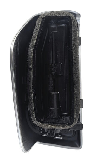 Thumbnail 6: 2016 PORSCHE CAYENNE (958) REAR RIGHT CENTER CONSOLE HEAT AIR AC VENT (Silver)