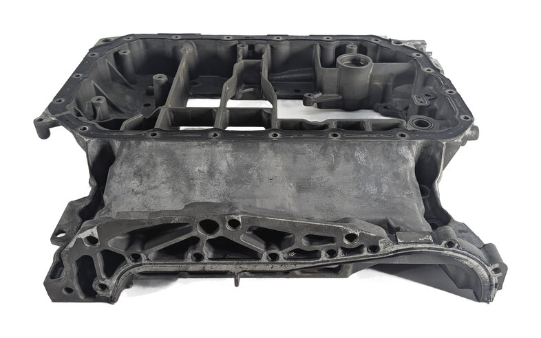 Thumbnail 2: 2016 PORSCHE CAYENNE (958) 3.0L HYBRID (M06.EC) ENGINE UPPER OIL PAN SUMP