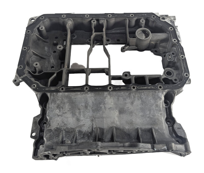 Thumbnail 3: 2016 PORSCHE CAYENNE (958) 3.0L HYBRID (M06.EC) ENGINE UPPER OIL PAN SUMP