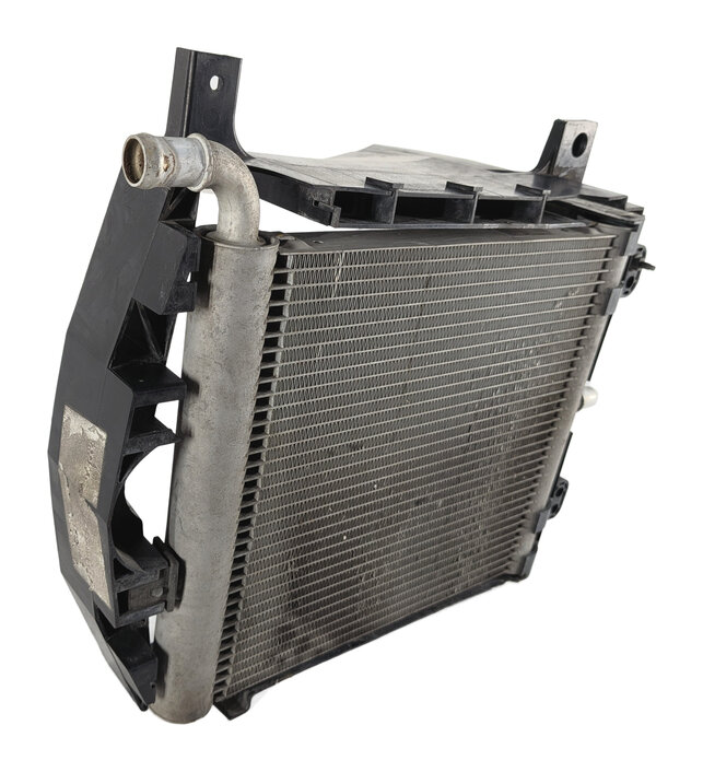 13-20 ROVER SPORT DISCOVERY (L405 L462 L494) LEFT AUXILIARY RADIATOR & BRACKET