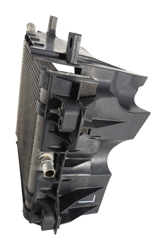 Thumbnail 5: 13-20 ROVER SPORT DISCOVERY (L405 L462 L494) LEFT AUXILIARY RADIATOR & BRACKET
