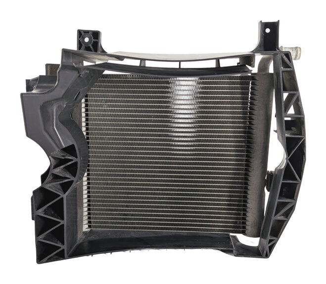 Thumbnail 6: 13-20 ROVER SPORT DISCOVERY (L405 L462 L494) LEFT AUXILIARY RADIATOR & BRACKET