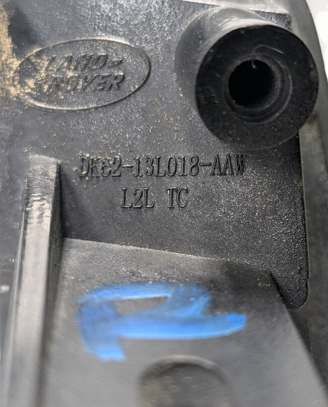 Thumbnail 8: 2016 RANGE ROVER SPORT (L494) FRONT RIGHT HEADLIGHT WASHER NOZZLE COVER (Black)